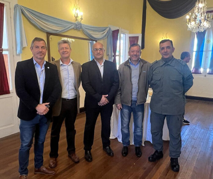 diputadomontenegro El diputado Montenegro (izquierda) presente en el acto.