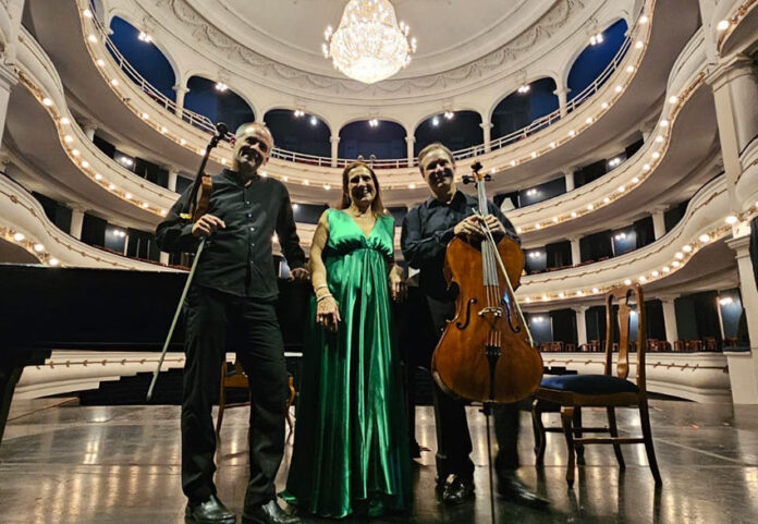 Pablo Labanda, Siro Bellisomi y Eduviges Picone llegan a Mercedes con Trío Meridiem.