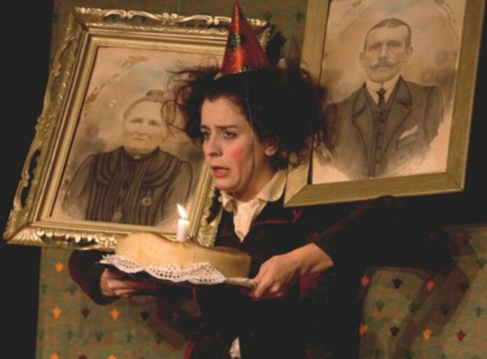 Letricia Vetrano autora y actora en Fuera.