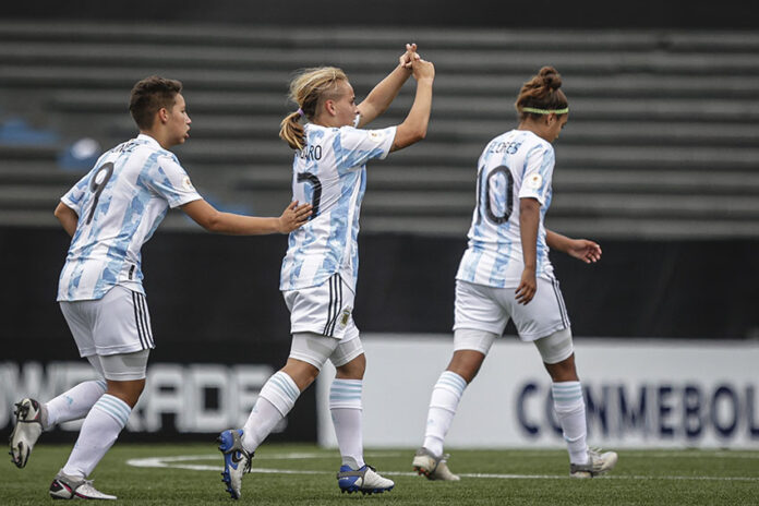 juana-cangaro-web Juana Cángaro integró el once titular el jueves último.