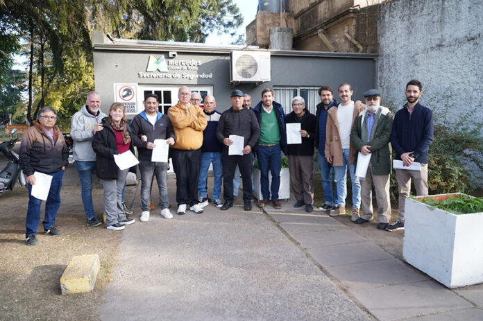 Nueve vecinos recibieron la licencia para su propio choque.