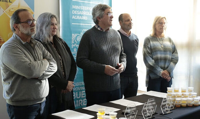 El ministro Rodríguez encabezó el acto de premiación.