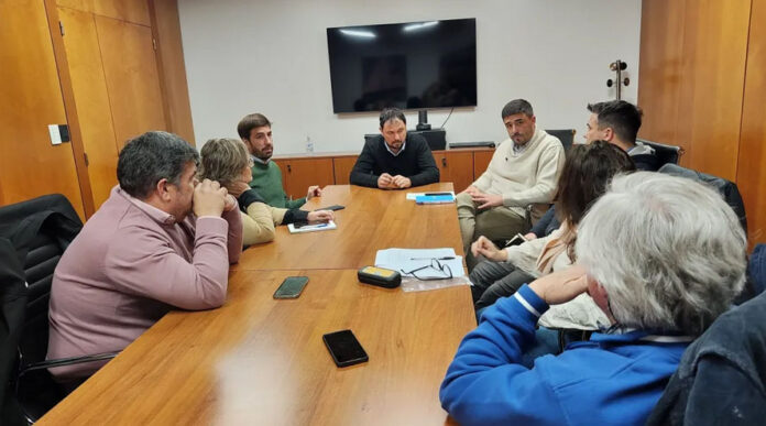 La comitiva local fue recibida por autoridades de Corredores Viales.