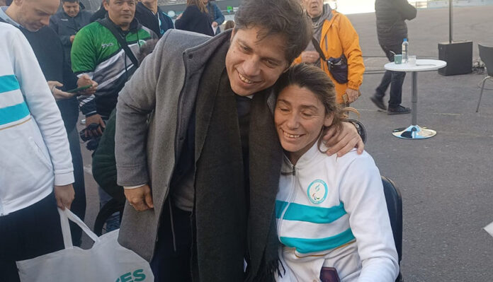 romina El gobernador junto a Romina Fernández.
