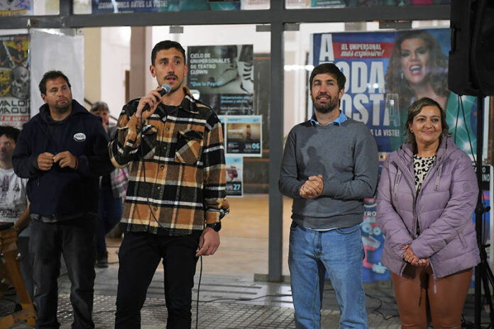 El intendente Juan Ustarroz y el director de turismo Francisco Dinova dieron detalles del evento.