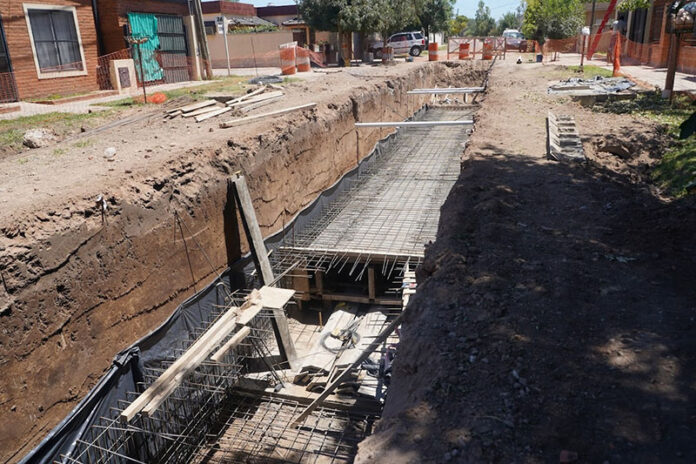 Continúa la obra hidráulica para drenar el agua de la ciudad en distintos barrios.