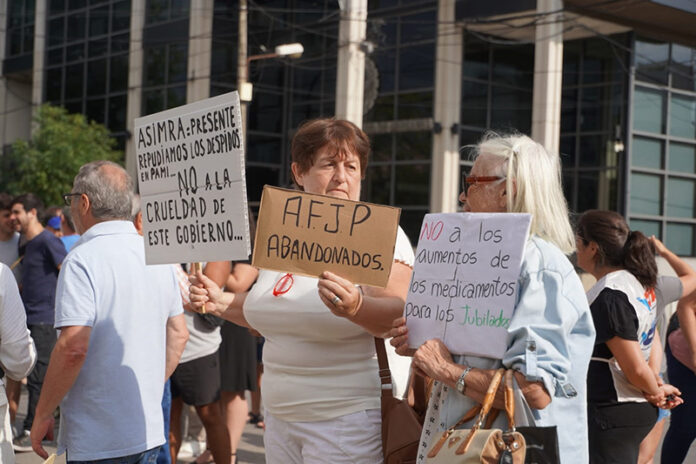 Vecinos y dirigentes se manifestaron en 25 y 16.
