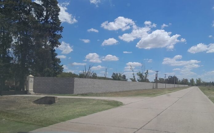 Se está construyendo un muro en el acceso a Goldney que preocupa a los vecinos.
