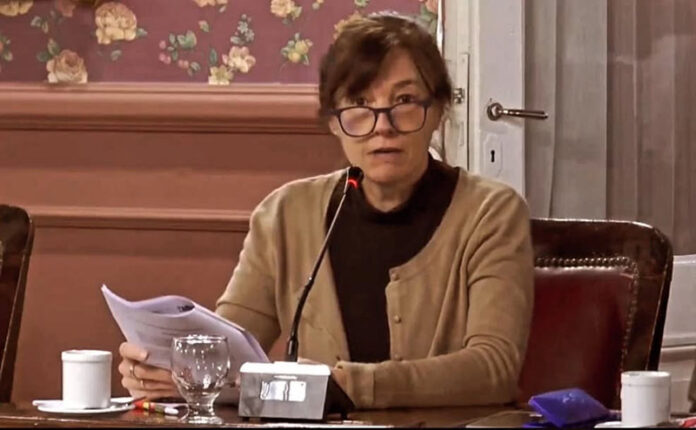 Débora Lacasa solicitó una comisión ampliada con el secretario de seguridad.