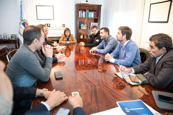 Ustarroz participó de la reunión con Bullrich.