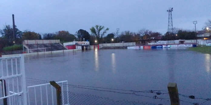 El estadio de la Liga Mercedina amaneció inundado.